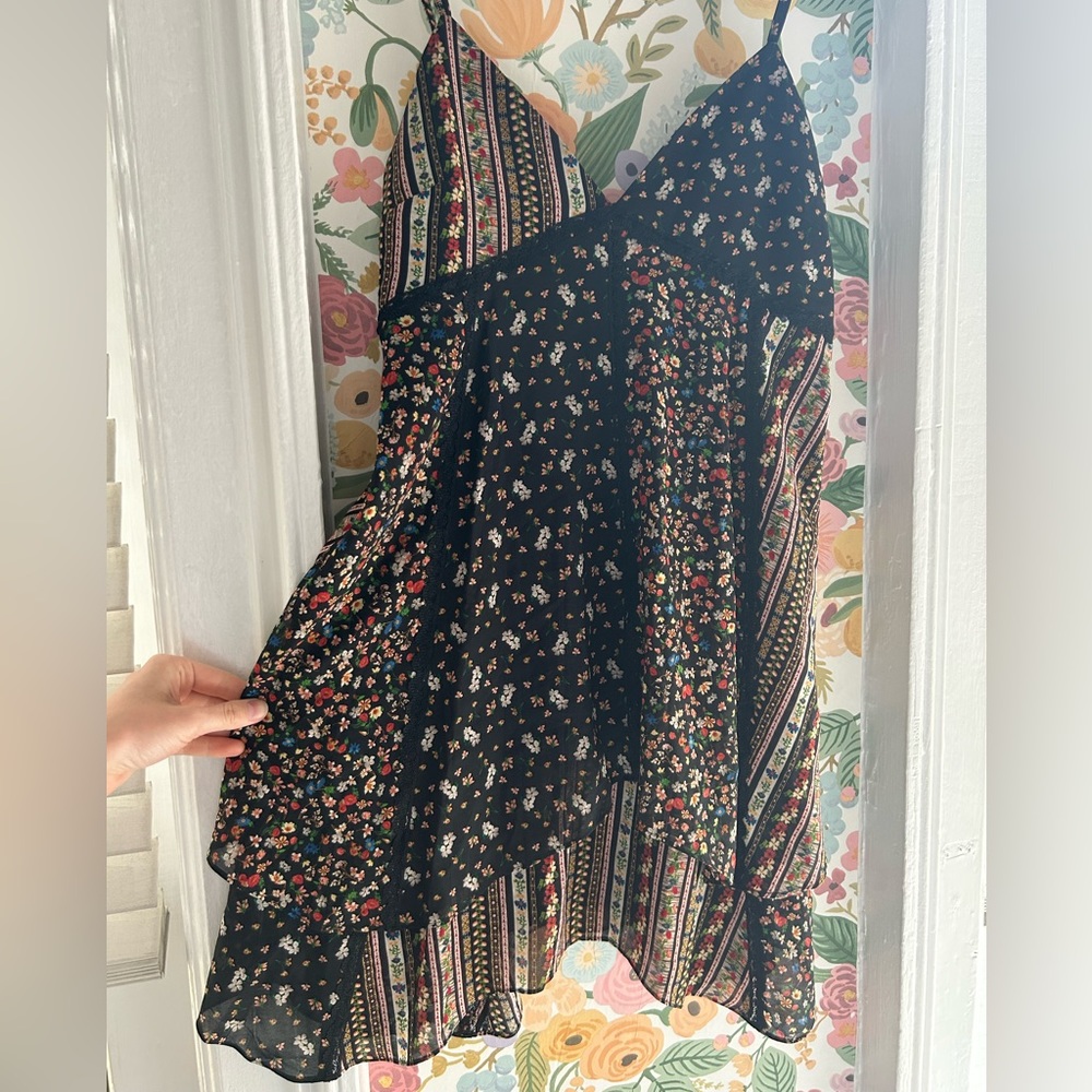 ALICE AND OLIVIA DRESS! Size 4. Delilah Patchwork Floral Mini